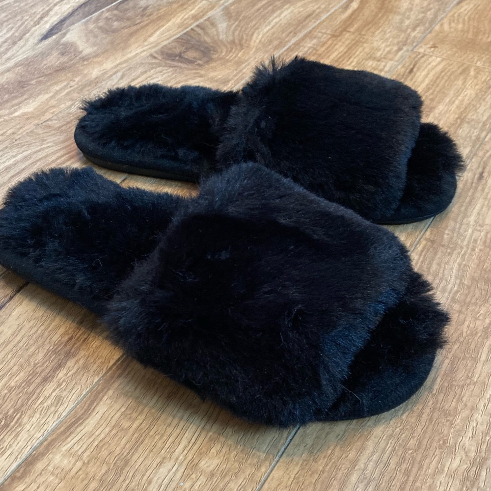 Fluffy Soft Black Slides/Slippers 5-6